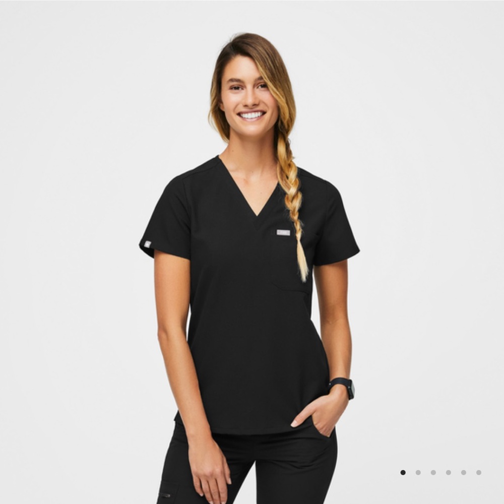 Figs Catarina One Pocket Scrub Top in Black